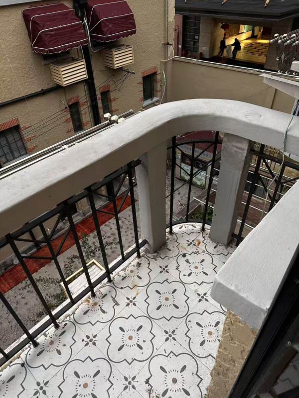 Housing image — Balcony