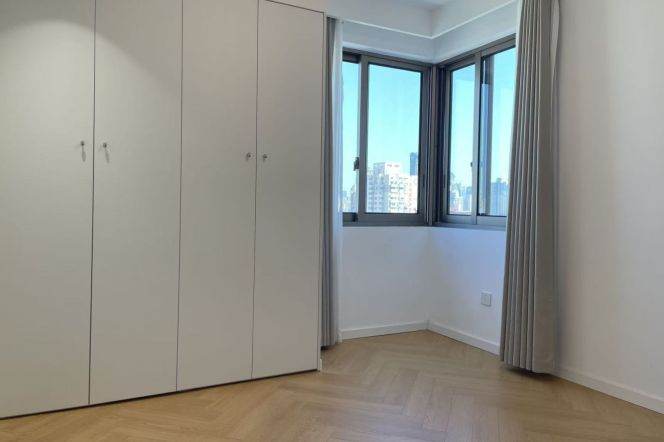High-Floor 2BR Apartment in Jing'an with Outstanding View (L7/L13)