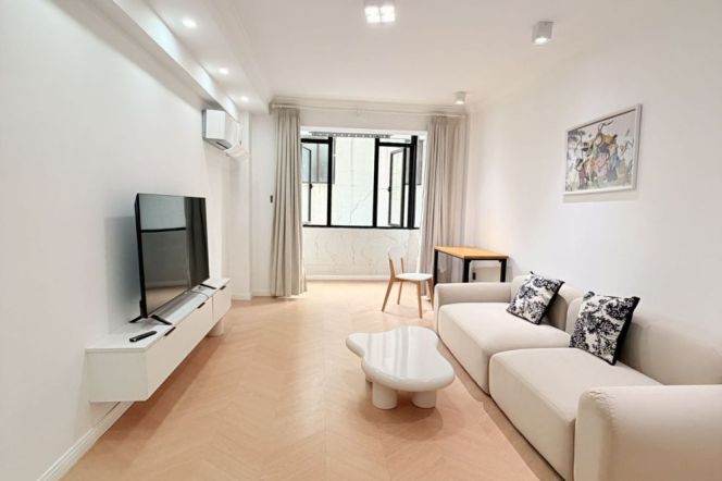 1BR Apartment in Jing'an (L2/L11)