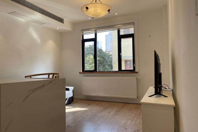 1BR Apartment in Jing'an with Green View