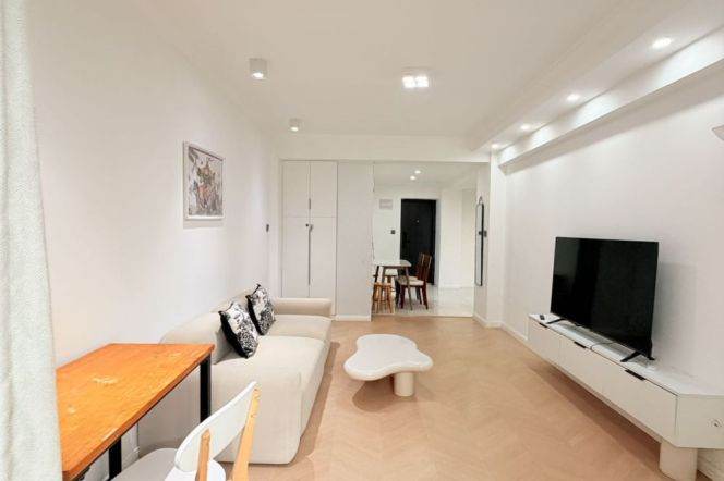 1BR Apartment in Jing'an (L2/L11)