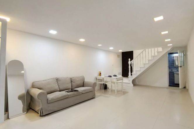 2BR Lane House in Hongkou / Fudan Uni