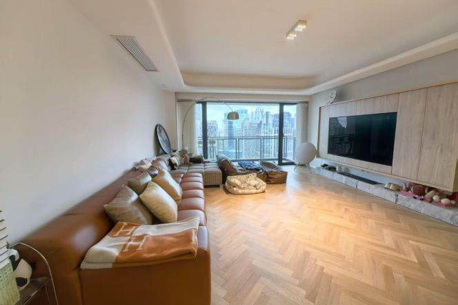 High-Floor Spacious High-Ceiling 3BR Apartment near Xintiandi Metro with Outstanding View (L10/L13)