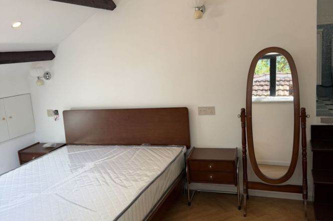High-Ceiling 2BR Heritage Apartment near South Shaanxi Rd Metro with Green View (L1/L10/L12/L13)