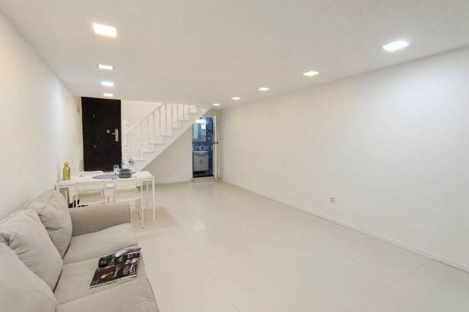 2BR Lane House in Hongkou / Fudan Uni