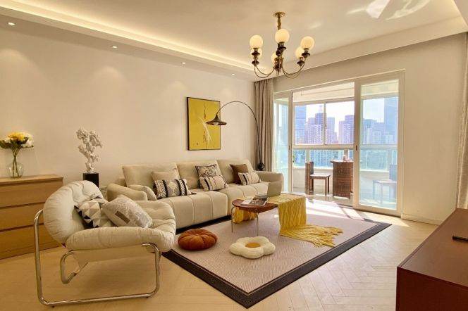 High-Floor 3BR Apartment near Jing'an Temple with Outstanding View