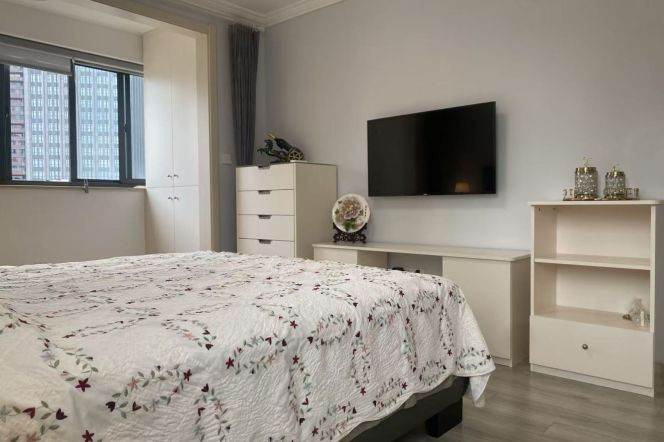 Studio Apartment near Xujiahui Park (L7/L9)