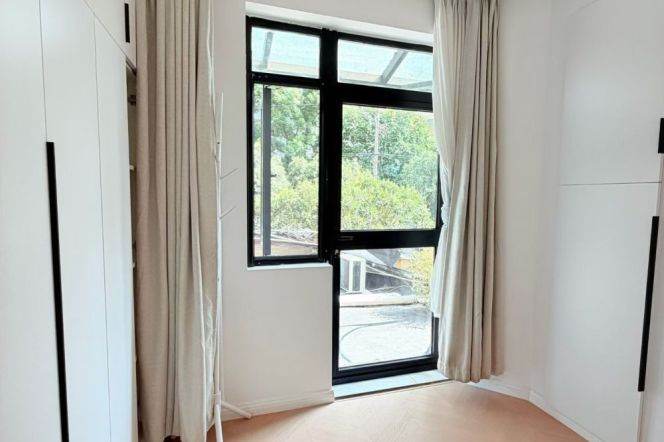 1BR Apartment near Jiangsu Rd Metro (L2/L11)