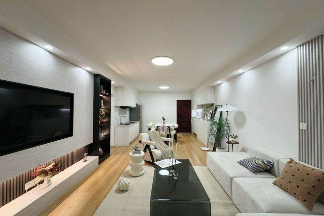 High-Floor Spacious 1BR Apartment near World Expo Museum Metro (L4/L13)