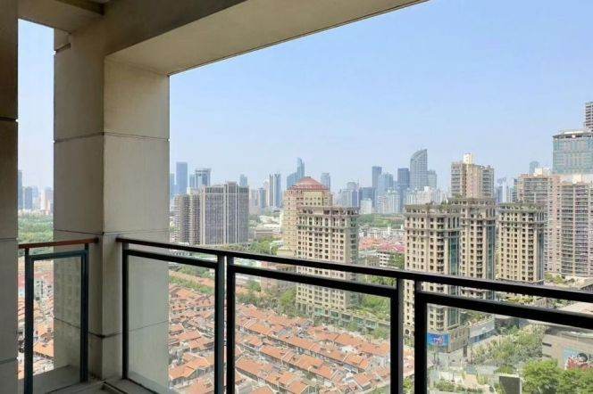 High-Floor Spacious 2BR Apartment near Xintiandi Metro (L10/L13)