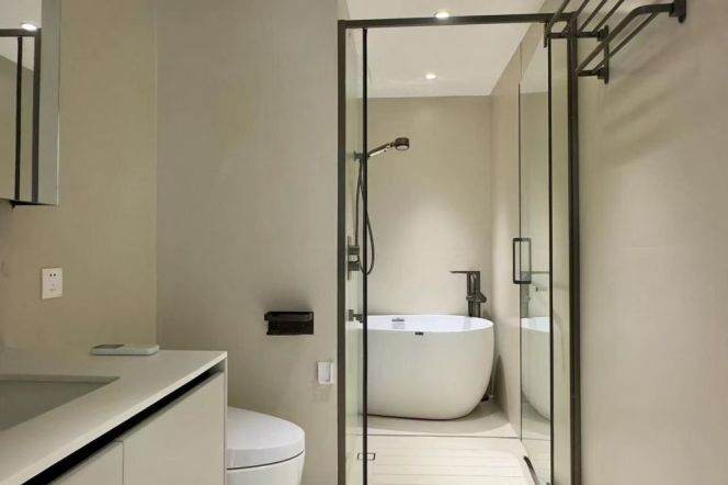 High-Floor Spacious 2BR Apartment near Xintiandi Metro (L10/L13)