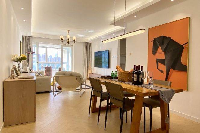 High-Floor 3BR Apartment near Jing'an Temple with Outstanding View