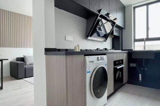 Spacious 1BR Apartment in Jing'an (L2/L7/L14)