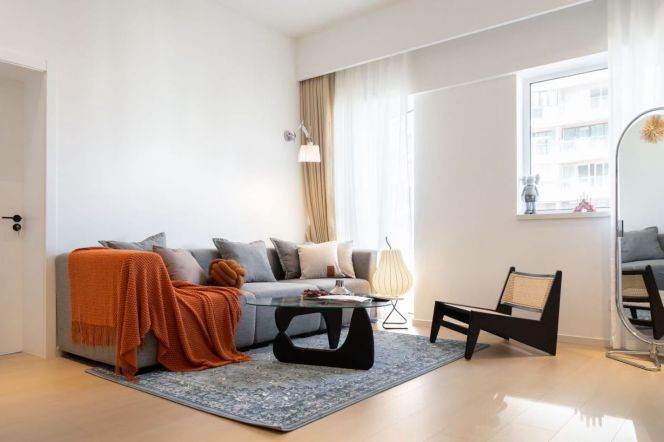 High-Floor Spacious 2BR Apartment near Jiangsu Rd Metro