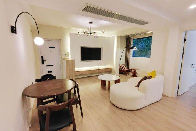 1BR Apartment in Xujiahui (L3/L4/L9)