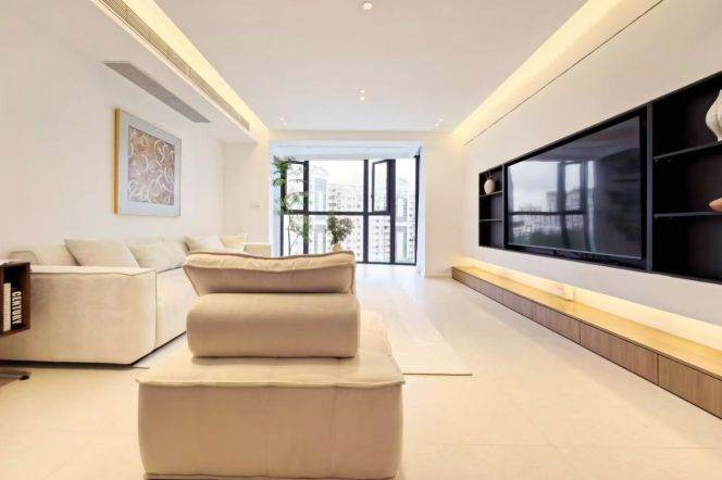 Spacious 3BR Apartment in Gubei (L15)