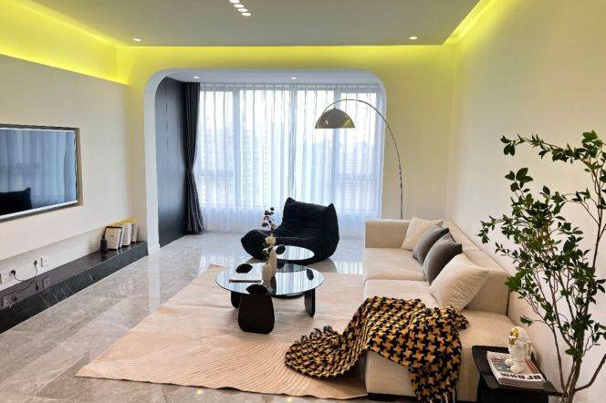 High-Floor 3BR Apartment in Laoximen (L8/L9/L10)