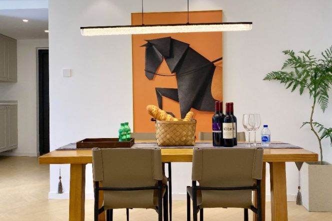 High-Floor 3BR Apartment near Jing'an Temple with Outstanding View