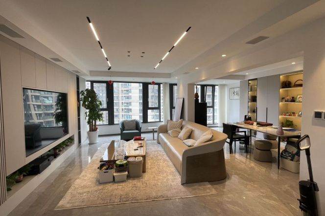 High-Floor 5BR Apartment in Gubei (L10/L15)