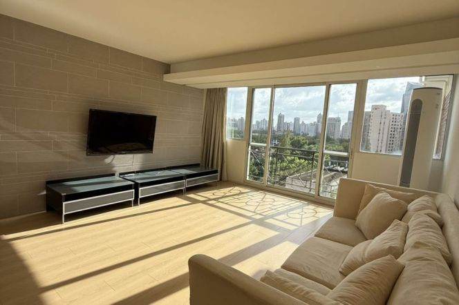 Spacious 2BR Apartment in Old Xuhui