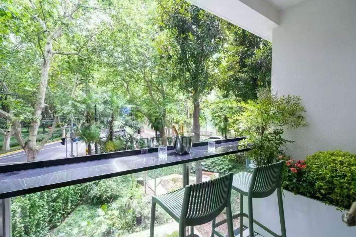 Housing image — Balcony
