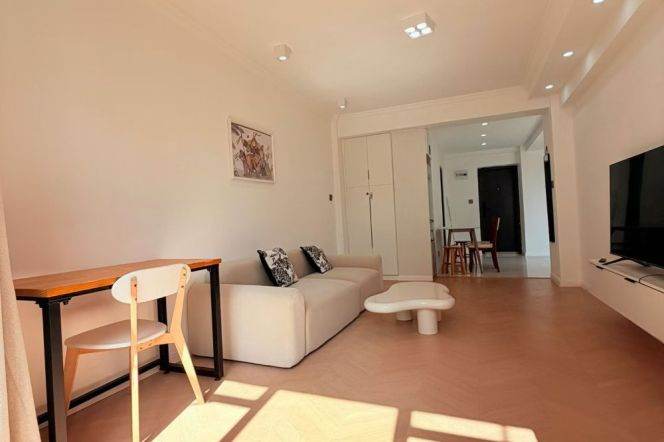 1BR Apartment near Jiangsu Rd Metro (L2/L11)