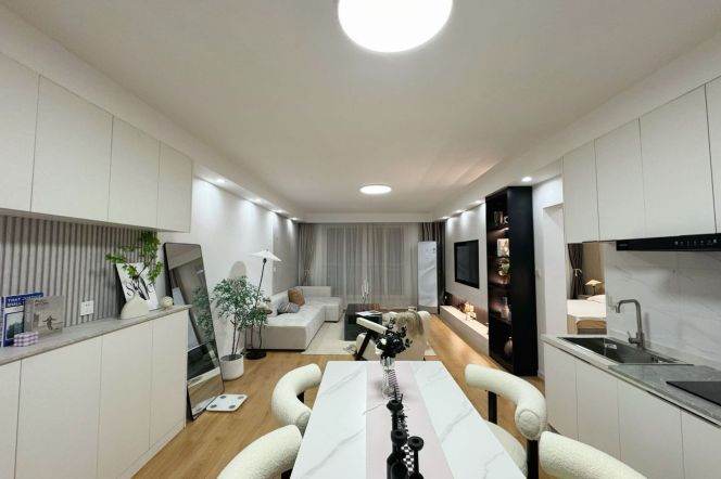High-Floor Spacious 1BR Apartment near World Expo Museum Metro (L4/L13)