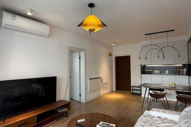 2BR Apartment in Jing'an (L14)