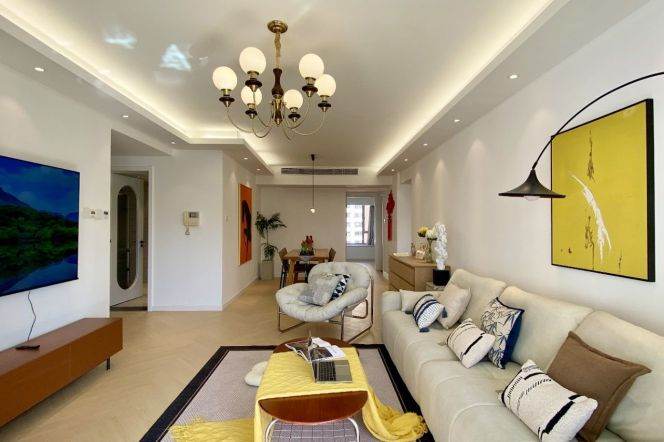 High-Floor 3BR Apartment near Jing'an Temple with Outstanding View