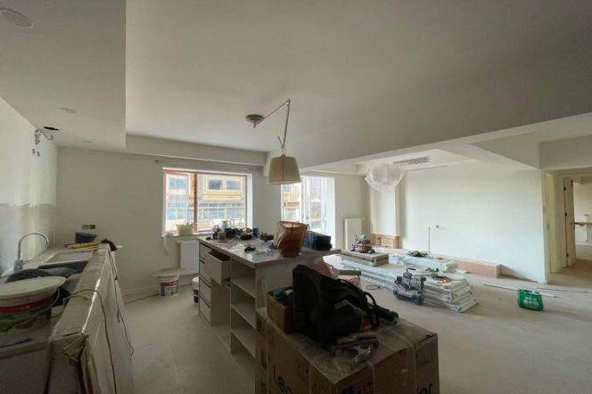4BR Apartment in Jing'an with Terrace (L2/L11)