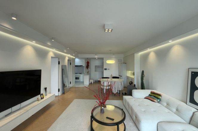 High-Floor 2BR Apartment at Brilliant City with Floor-to-Ceiling Windows (L3/L4)