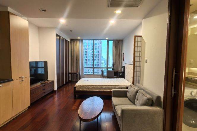 1BR Apartment at River House with River View (L8/L12)