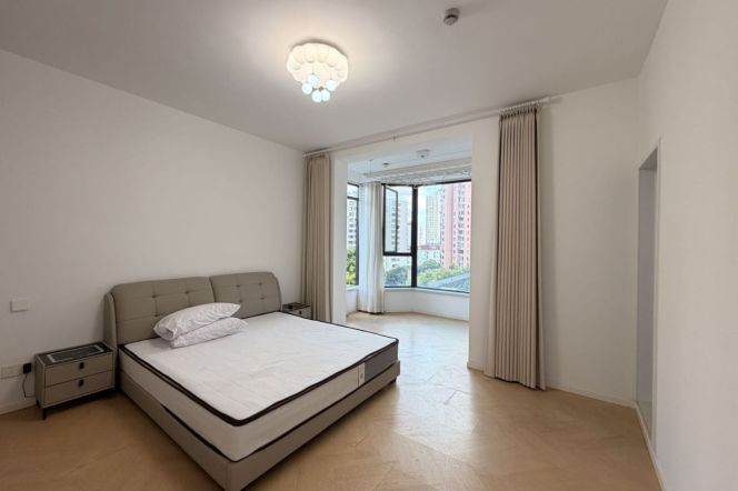 3BR Apartment in Old Xuhui with Floor-to-Ceiling Windows (L9/L12)