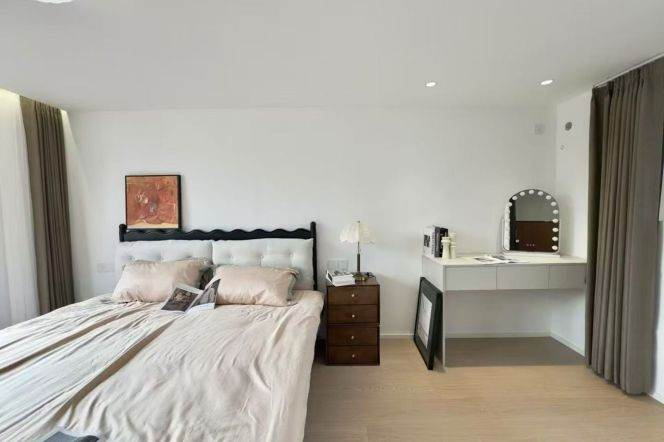 2BR Lane House in Jing'an with Terrace