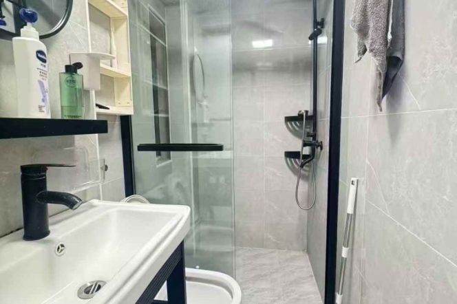1BR Apartment near Hongqiao Rd Metro with Private Garden (L3/L4/L10)