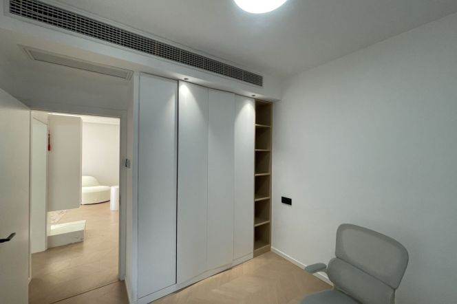 2BR Apartment near Jiangning Rd Metro with Floor-to-Ceiling Windows (L13)