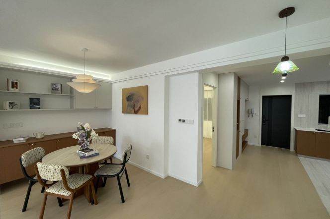 2BR Apartment in Jing'an with Green View