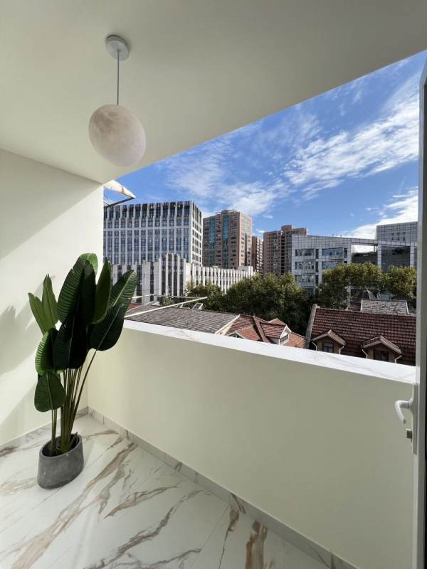 Housing image — Balcony