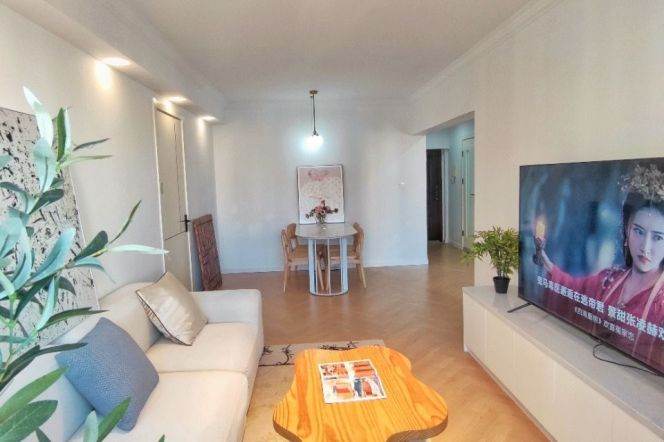 Spacious 2BR Apartment in Jing'an (L7/L14)