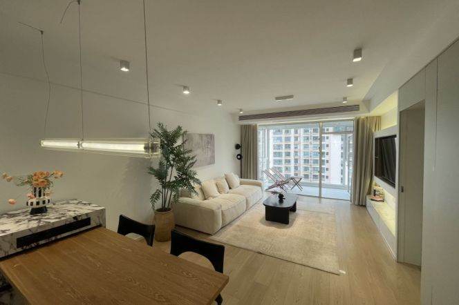 High-Floor 3BR Apartment at Brilliant City with Floor-to-Ceiling Windows (L3/L4)