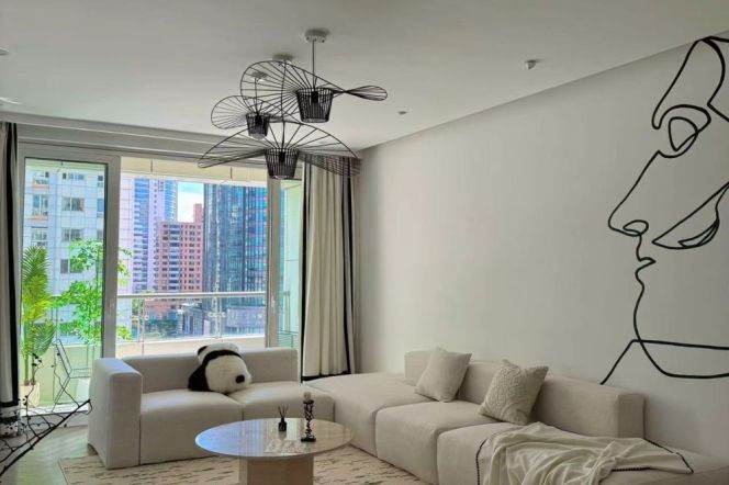Spacious 3BR Apartment near Jiangsu Rd Metro (L2/L11)