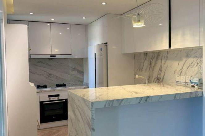 Spacious 3BR Apartment near Jiangsu Rd Metro (L2/L11)