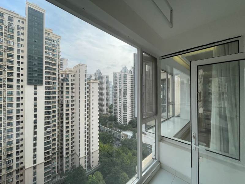 Housing image — Balcony
