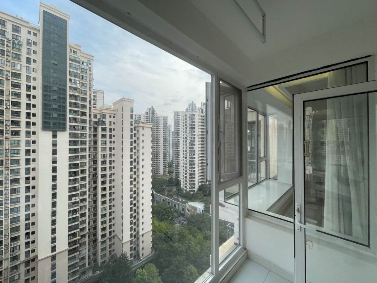Housing image — Balcony