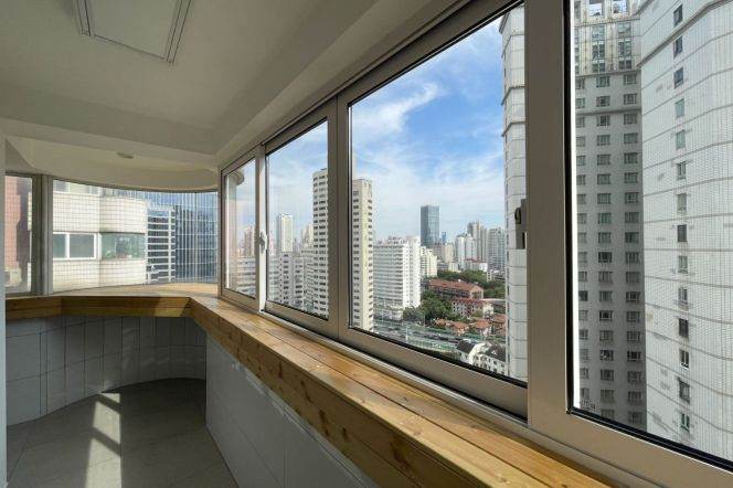 High-Floor Spacious 1BR Apartment in Jing'an with Floor-to-Ceiling Windows (L2/L11)
