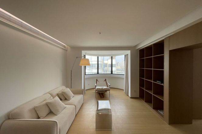 High-Floor 2BR Apartment near Changshou Rd Metro with Outstanding View (L13)