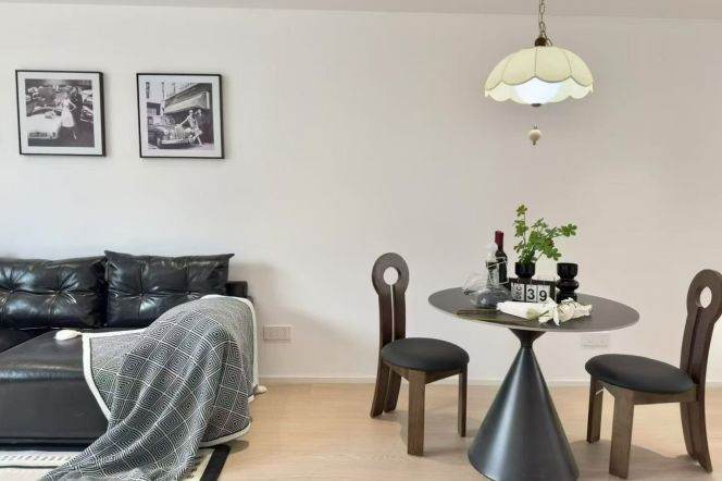 2BR Lane House in Jing'an with Terrace