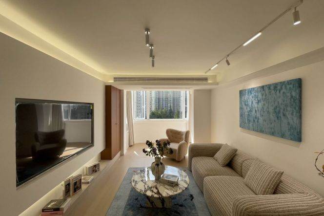 2BR Apartment in Jing'an with Green View