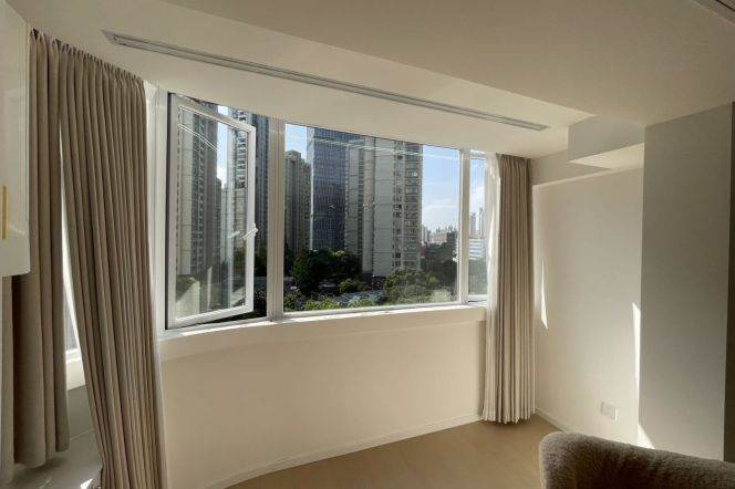 2BR Apartment in Jing'an with Green View