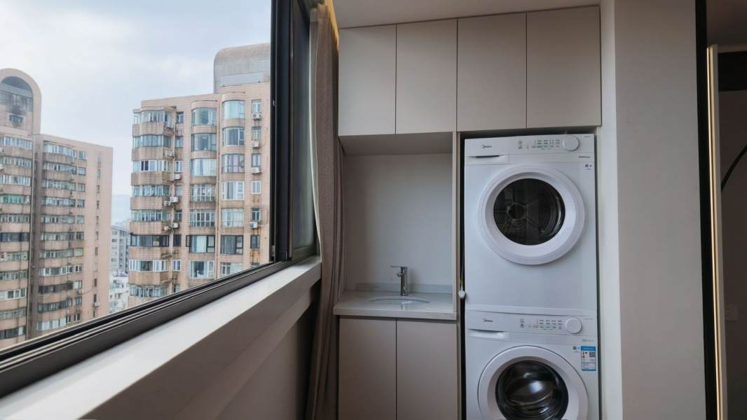 Housing image — Balcony